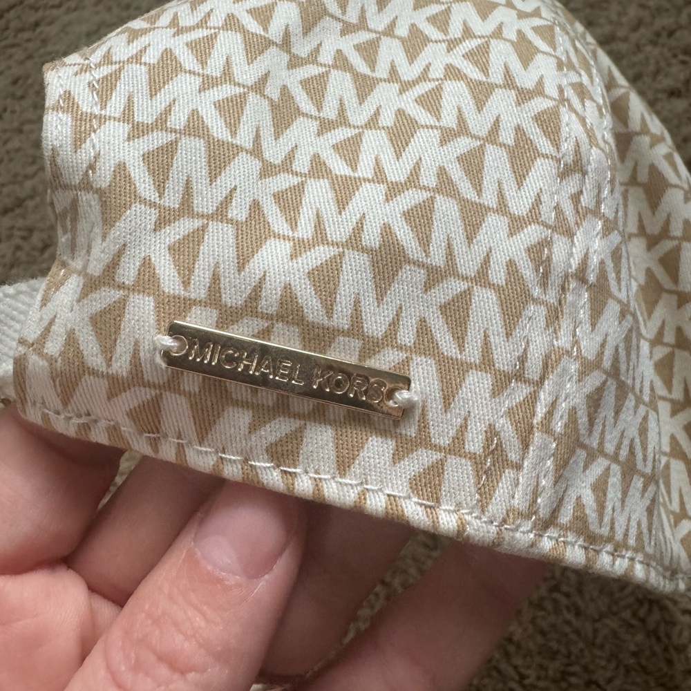 Michael Kors Ladies Cap ๐ - Picture 5 of 6
